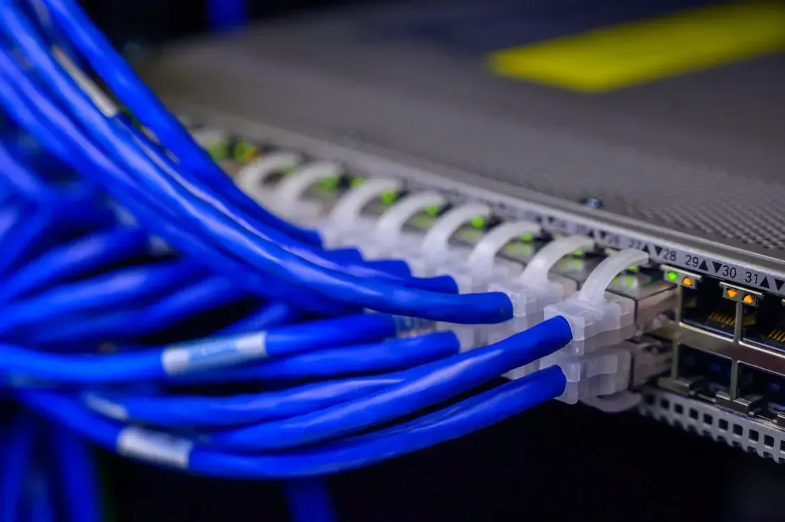 Instalação de cabeamento estruturado Cat6 em empresa